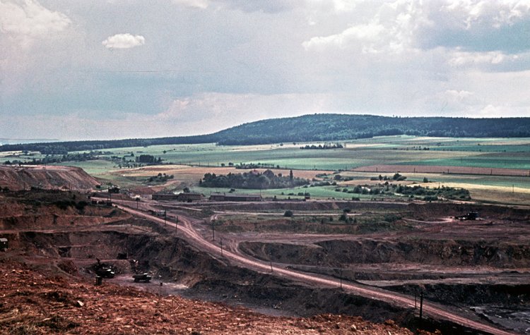 Velkodůl, v pozadí vrch Čilina