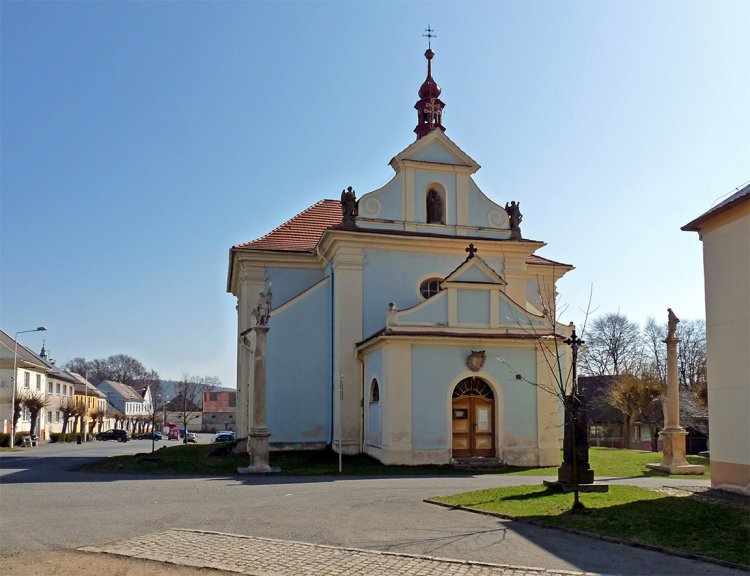 Kostel sv. Josefa na Náměstí Míru v Mirošově