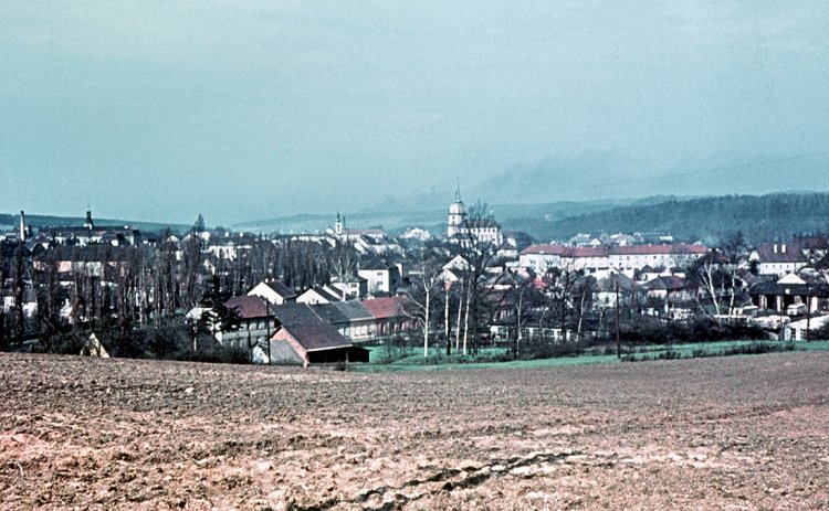 Pohled na Rokycany z cesty směřující pod Žďár, 1961
