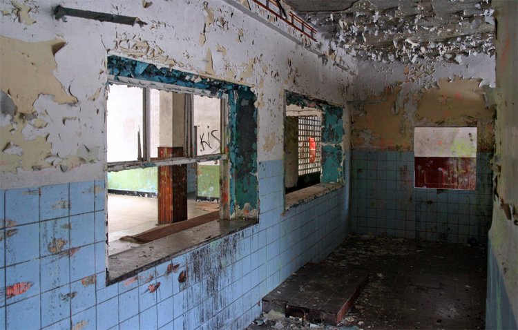 Výdejní pult ze strany kuchyně