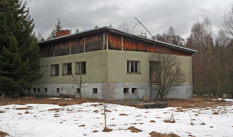 Budova od západu