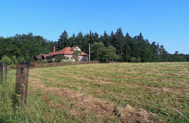 Mezi Voznicí, Kytínem a Hatěmi