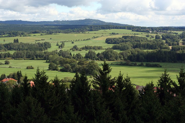 Z rozhledny Na Skále, pohled na Třemšín
