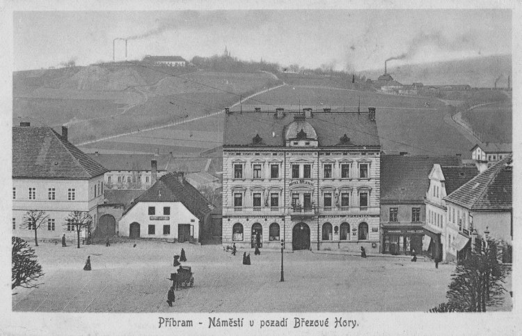 Příbram - náměstí u pozadí Březové Hory