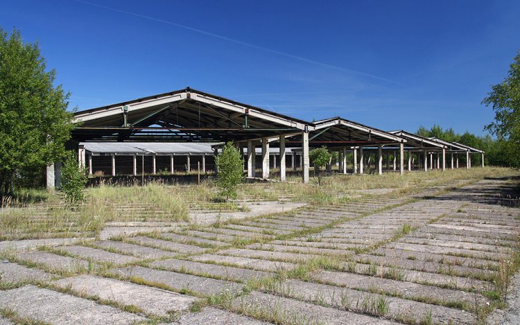 Autopark, přístřešky pro vojenskou techniku